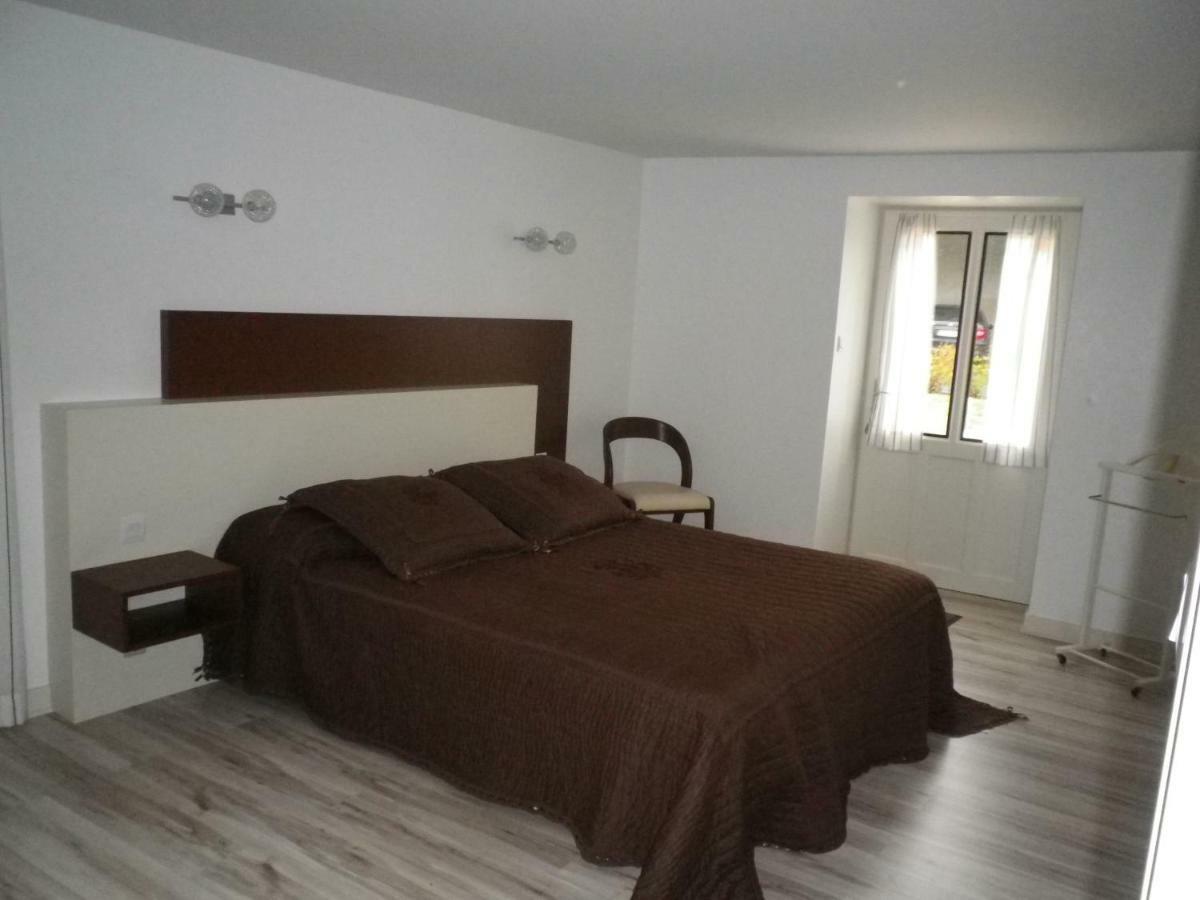 Logis Du Jacquelin Hotel Doussay Bagian luar foto